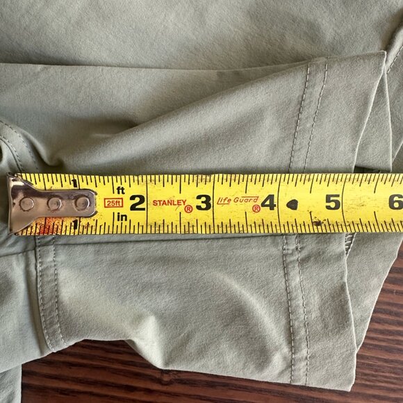 Lululemon Multi-Pocket Cargo High-Rise Hiking Short 5" - Picture 3 of 4